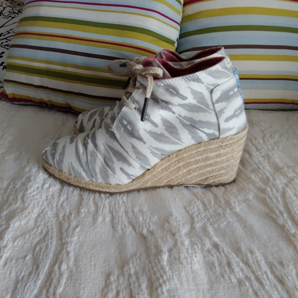 Tom's wedges
